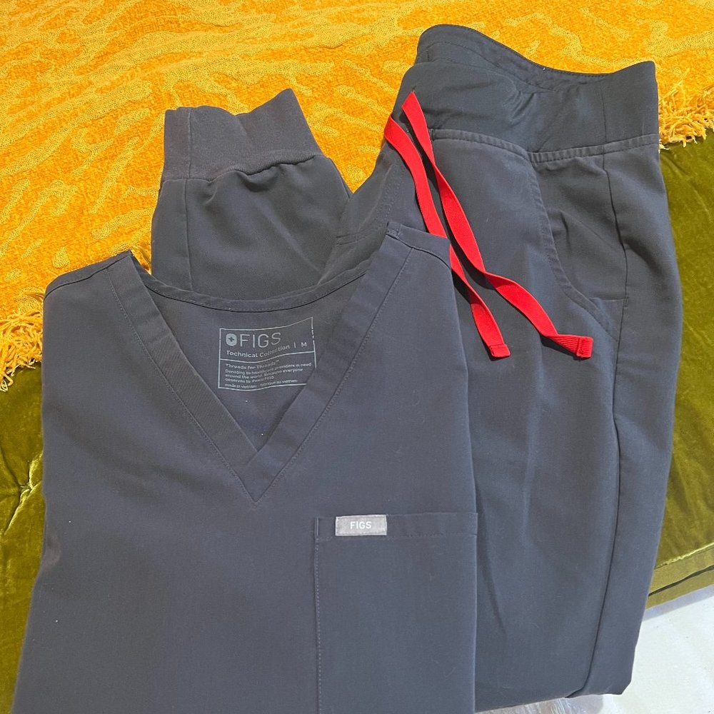 FIGS charcoal gray scrub set
